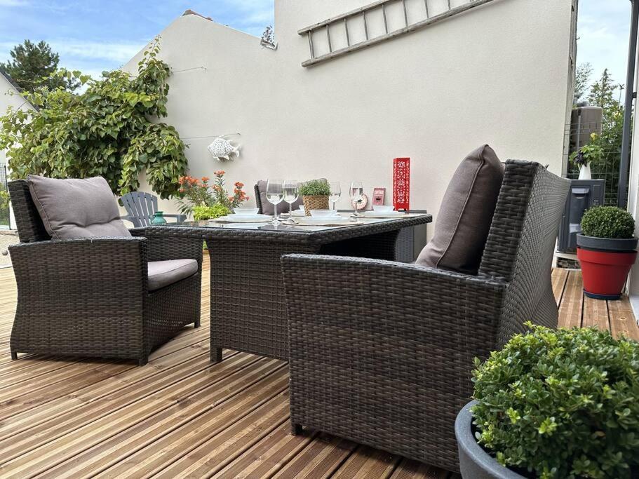 Villa * Domaine De La Solaie * - Proche Bords De Loire à Saint-Denis-de lʼHôtel Extérieur photo